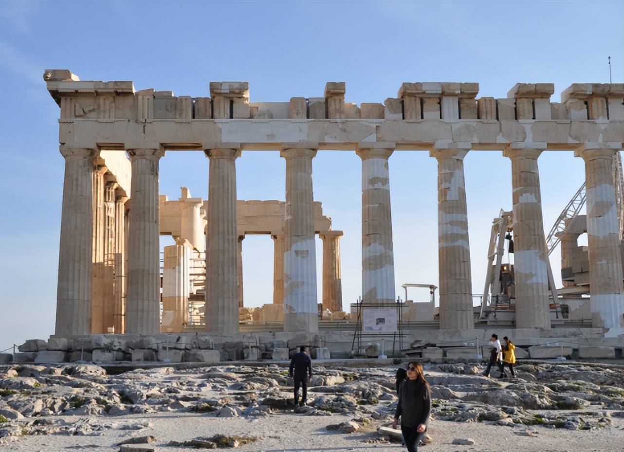 As a symbol of ancient Greek architecture and democratic ideas, what ...