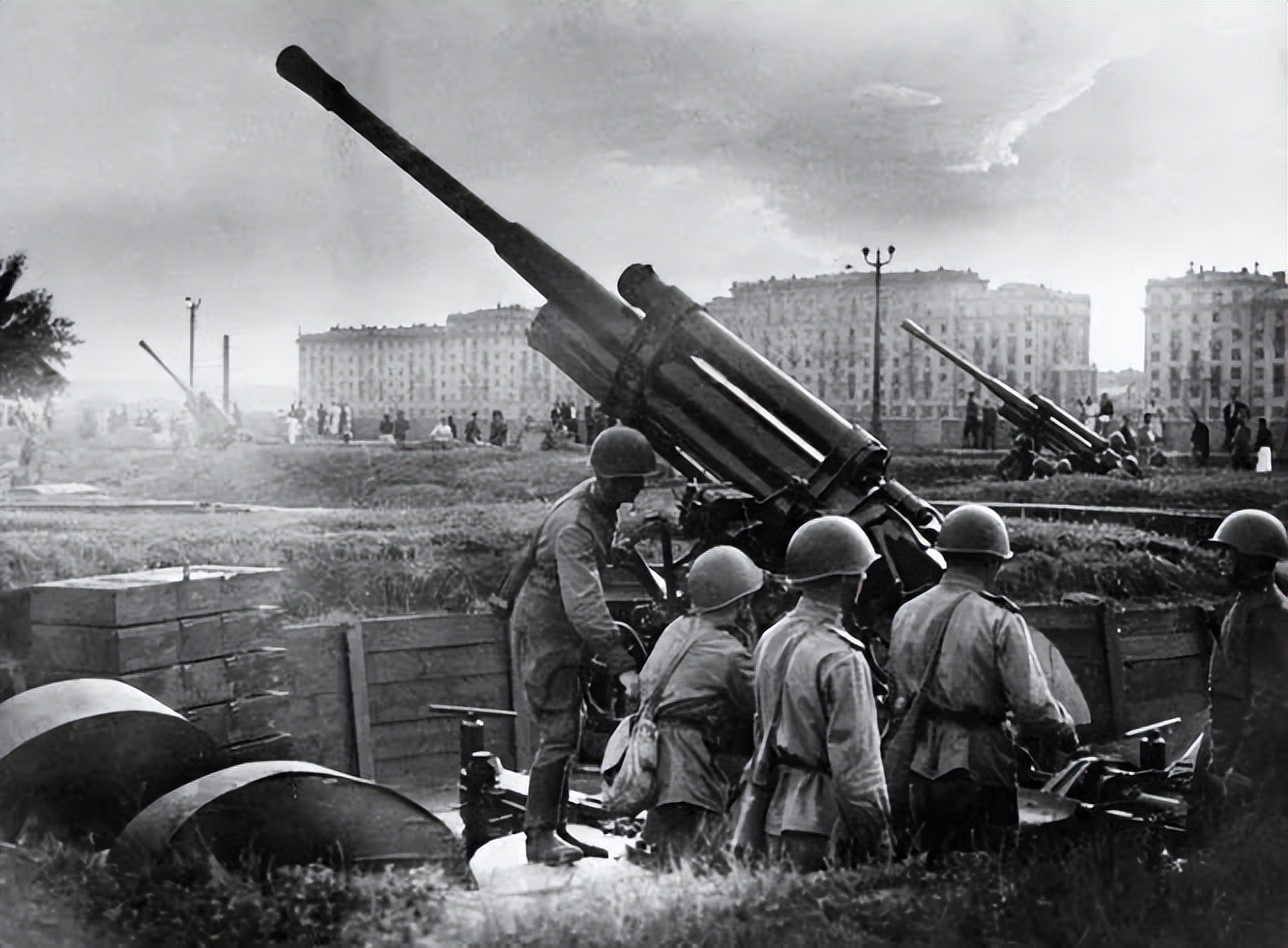 Faced with the siege of 1.8 million German troops, how did Stalin ...