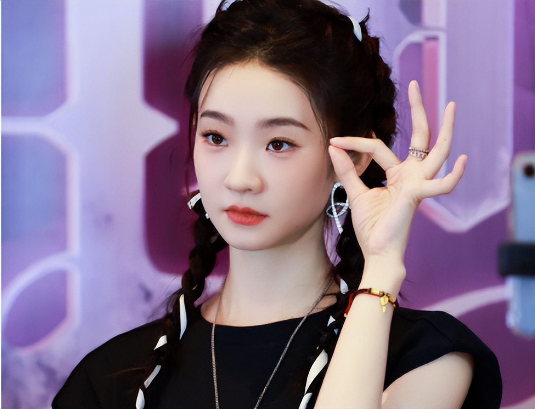 "Women's Reasoning Club": Qi Wei "pulls sister" upper body, Li Xueqin ...
