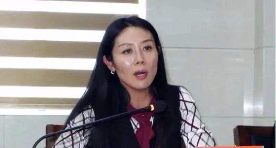 "Beautiful Corrupt Official" Jiang Baohong Falls from a Horse: In the ...