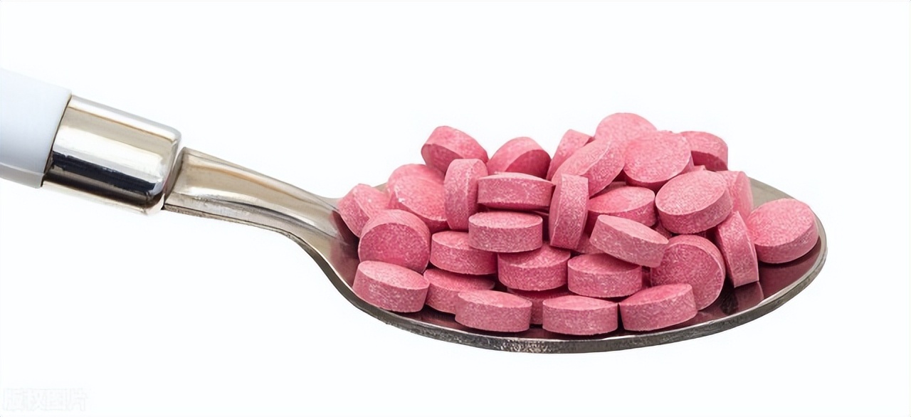 What vitamin deficiency will cause gray hair? What are the causes of