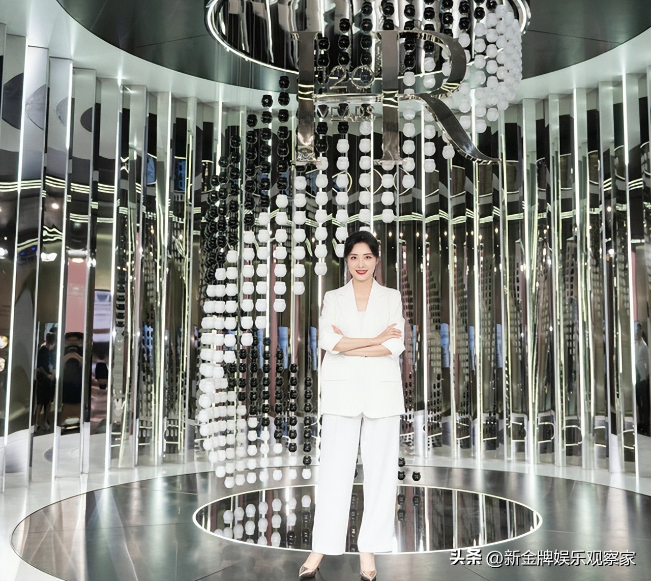 54-year-old Zhou Tao rarely updates recent photos, showing up at the ...