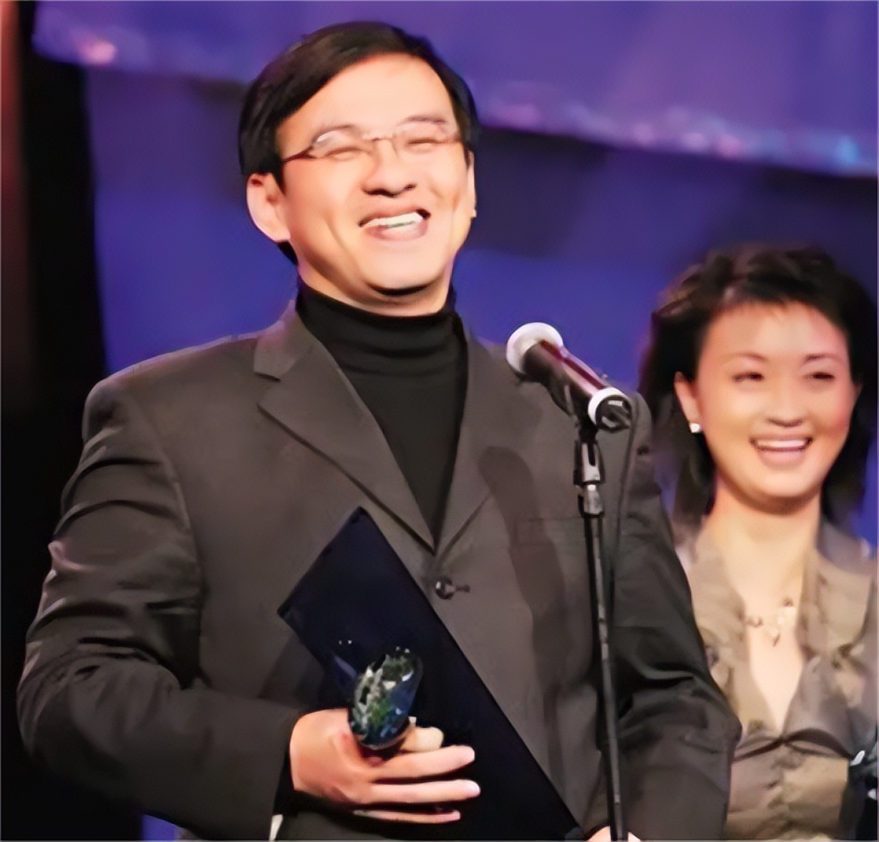 央視名嘴娶了「央廣同事」，如今恩愛19年，一家三口生活幸福 - 資訊咖