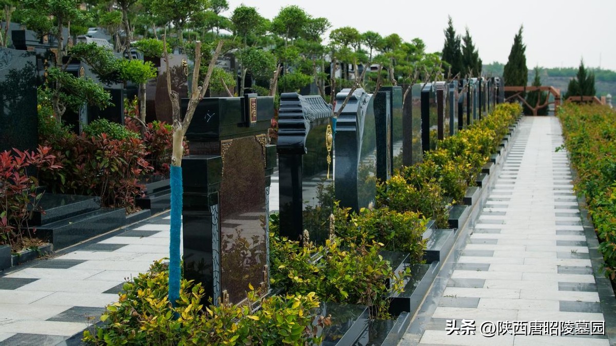 Do you know the rules and attention to erecting monuments in funeral