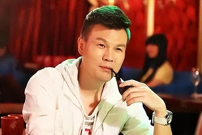 Host Li Bin: Once the top host in the industry, he fought against the ...