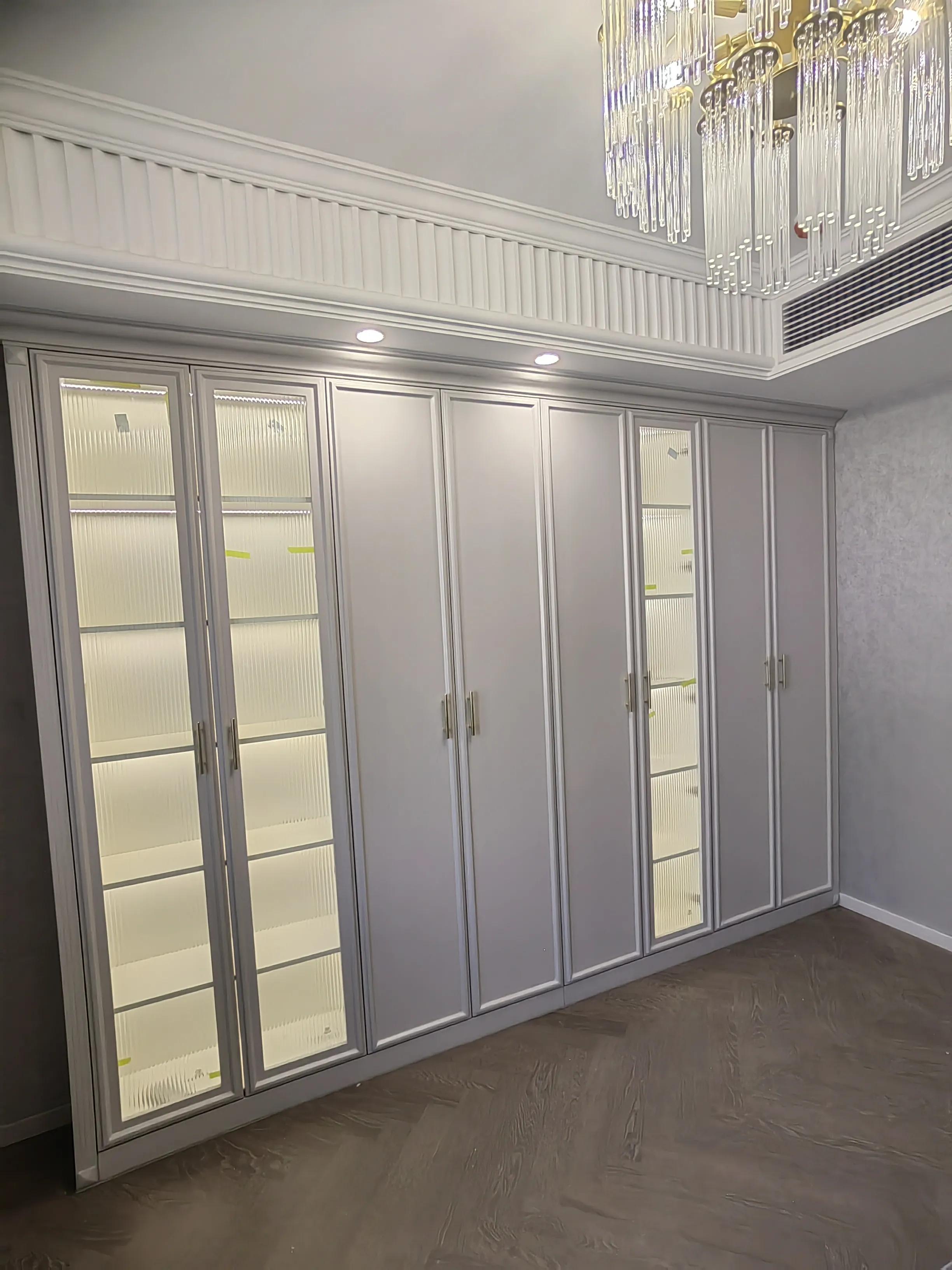 French simple integrated cabinet, creating the effect of