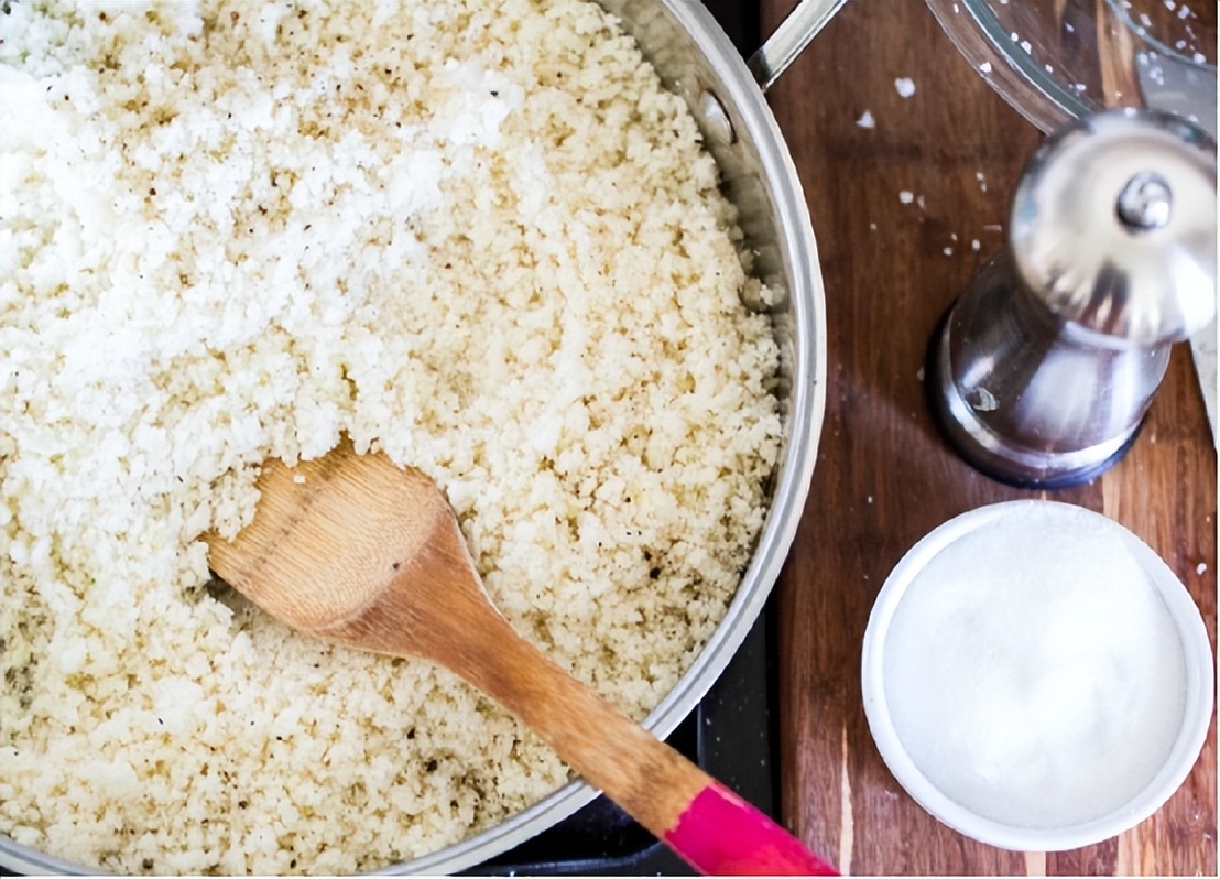 A 45-year-old woman ate only vegetables and no rice every day. What ...