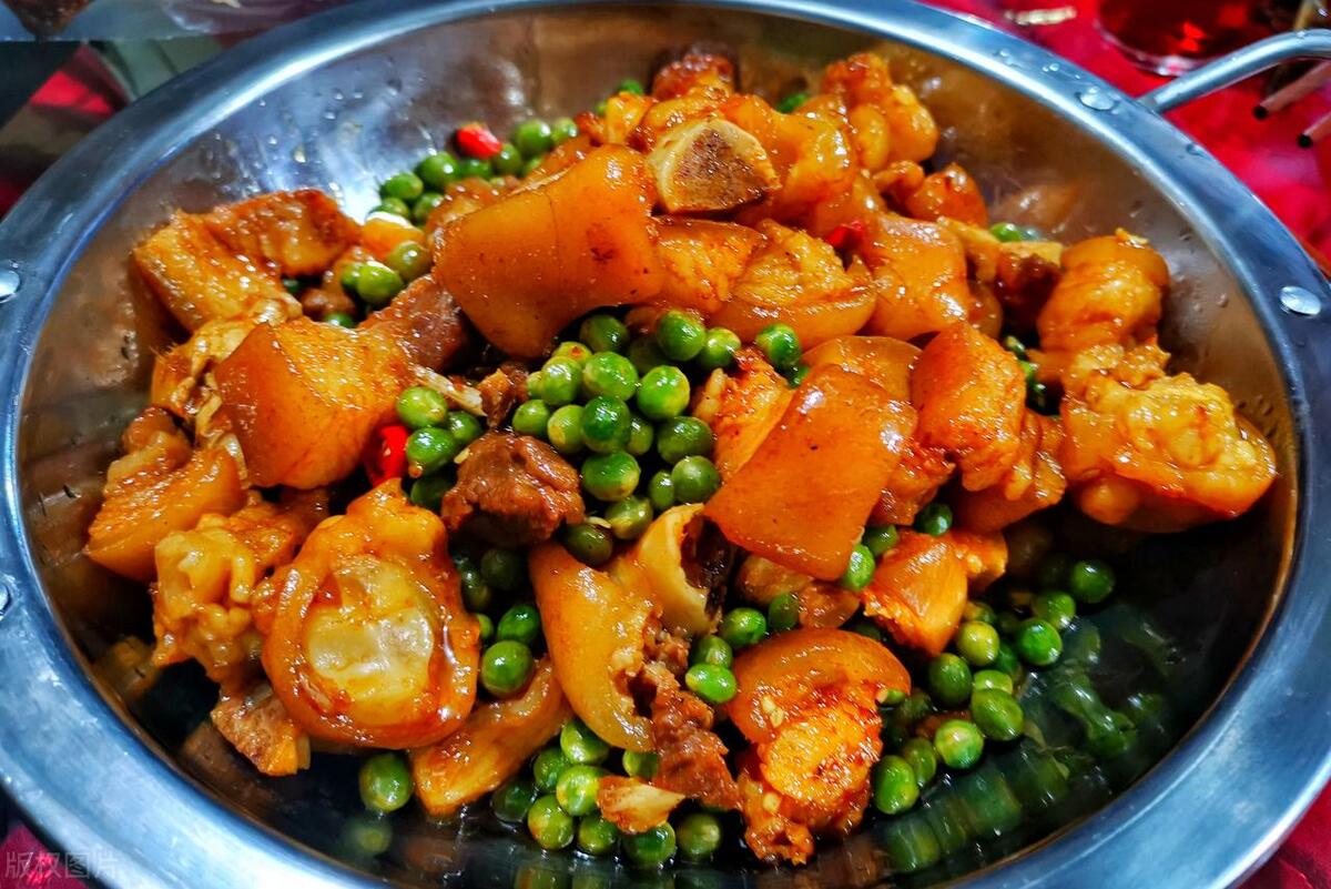 Is eating pig's feet often harmful to the health of the elderly? Can I