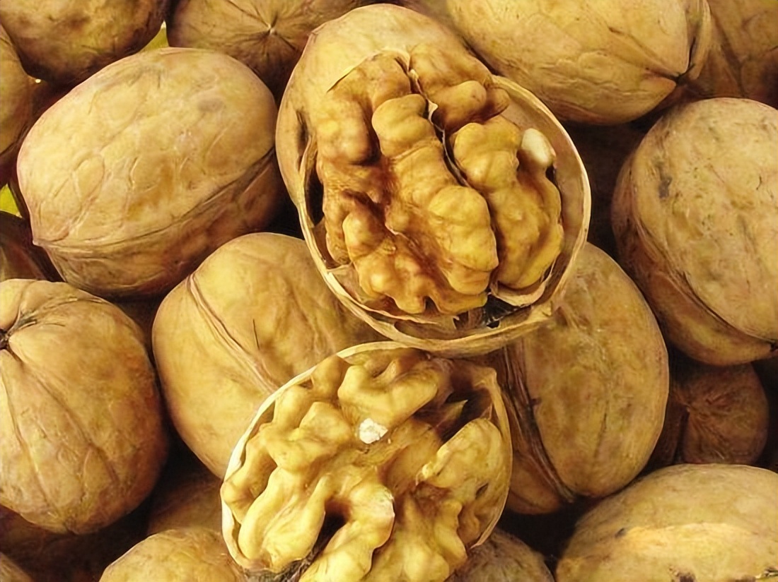 Do women experience precipitous aging after menopause?8 foods to be