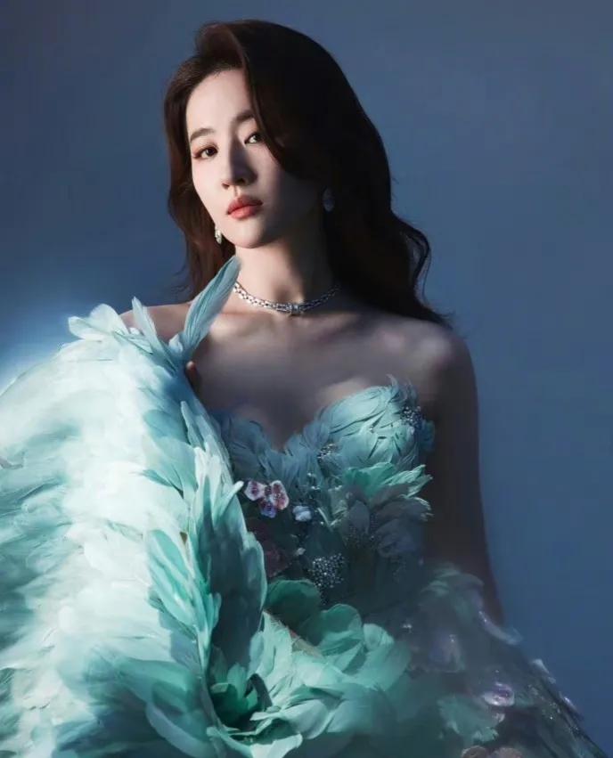 85 Hua Weibo night look, whose dress do you think is the most beautiful ...