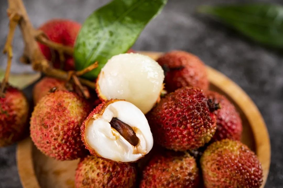 Eating lychees will cause "lychee disease"?so evil?is that true? iNEWS