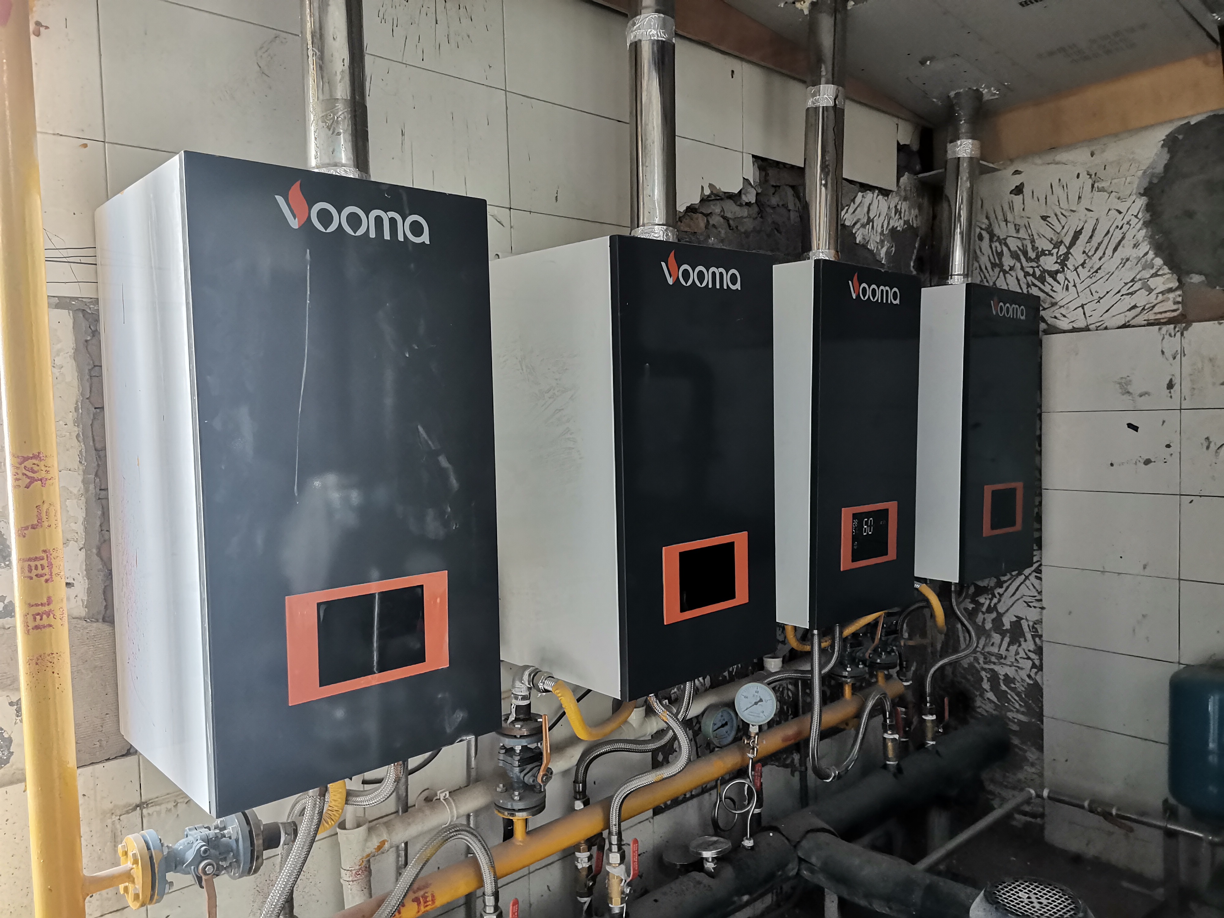 What are the advantages and disadvantages of condensing gas hot water