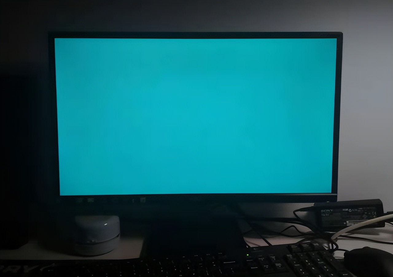 The computer starts with a black screen, a blue screen, and frequent