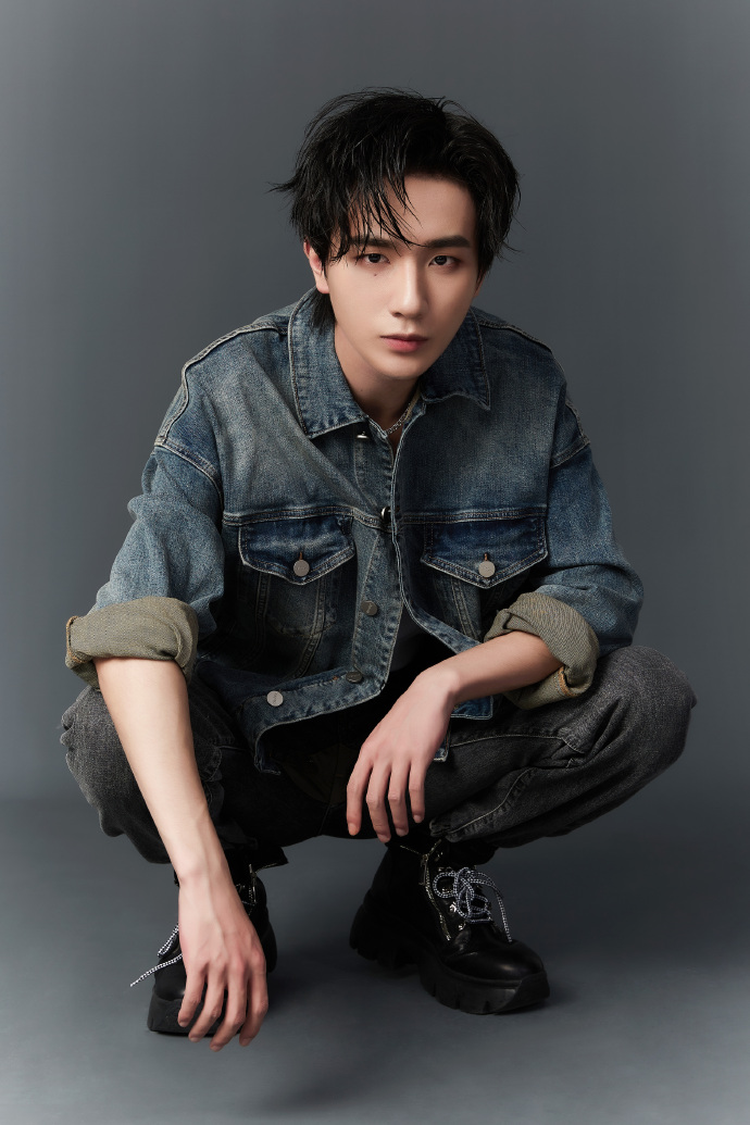 Bai Jingting, Liu Yuning, and Li Hongyi look like Cheng Yi?But I ...