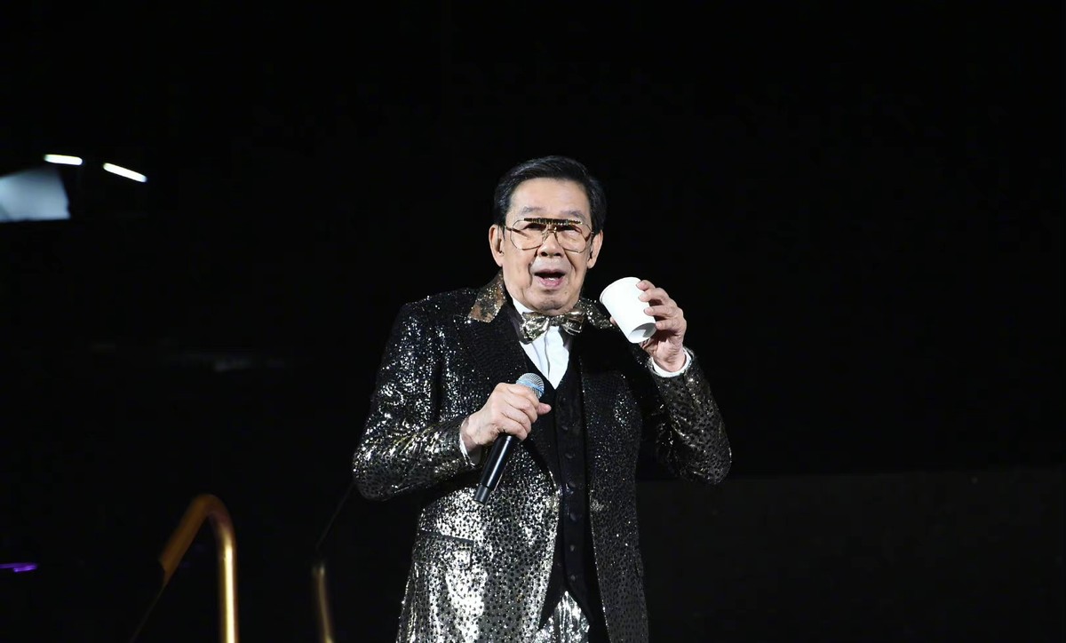 Hun Feng The 90-year-old Hu Feng's concert in Hong Kong broke a record, and big ...