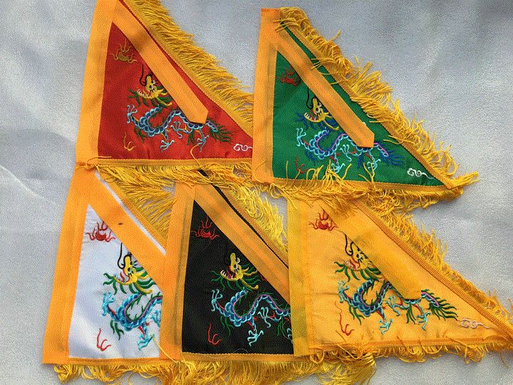 What are the functions of the Taoist fivecolor flags?How are they used