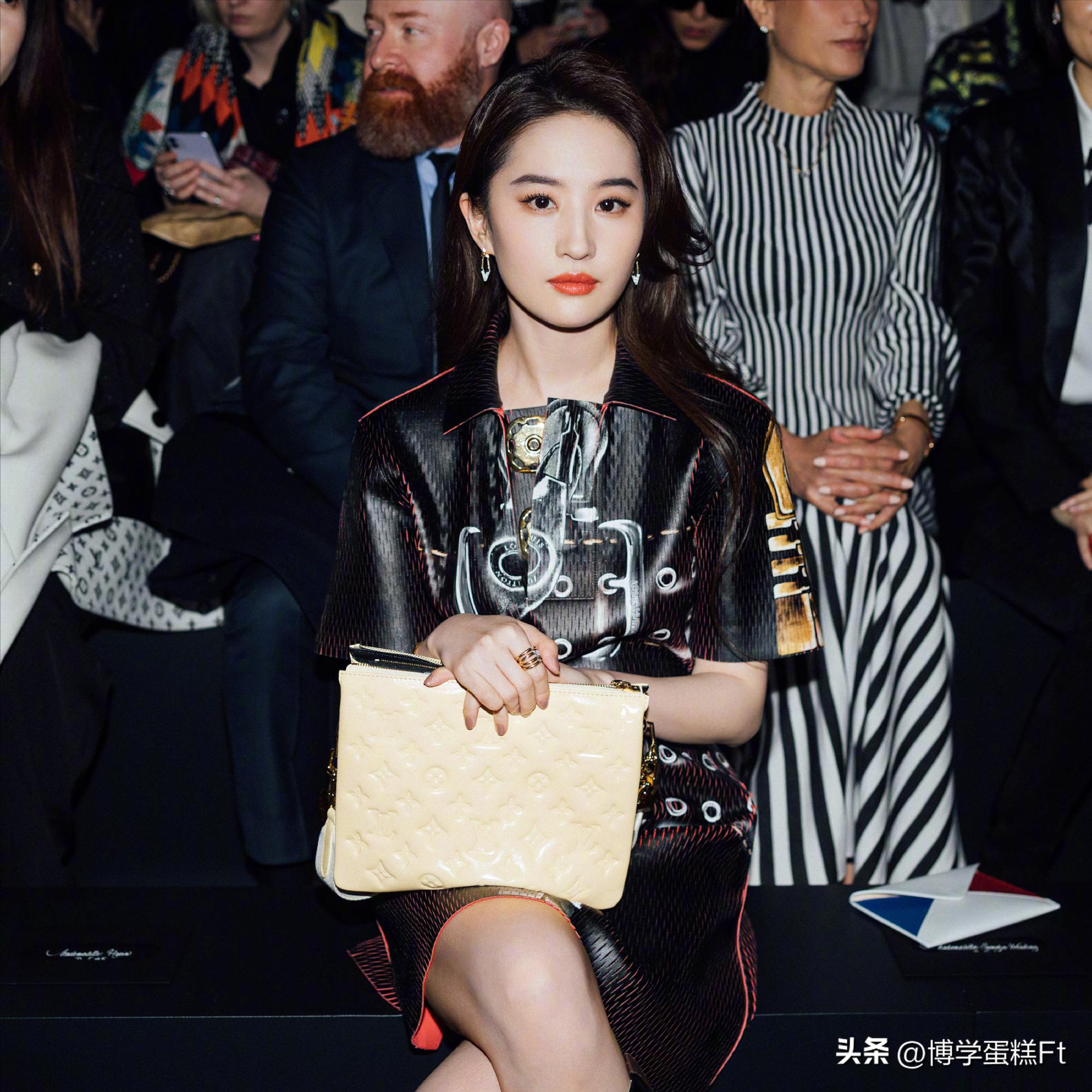 Liu Yifei crushes the stars at Paris Fashion Week, Zhou Dongyu may lose ...