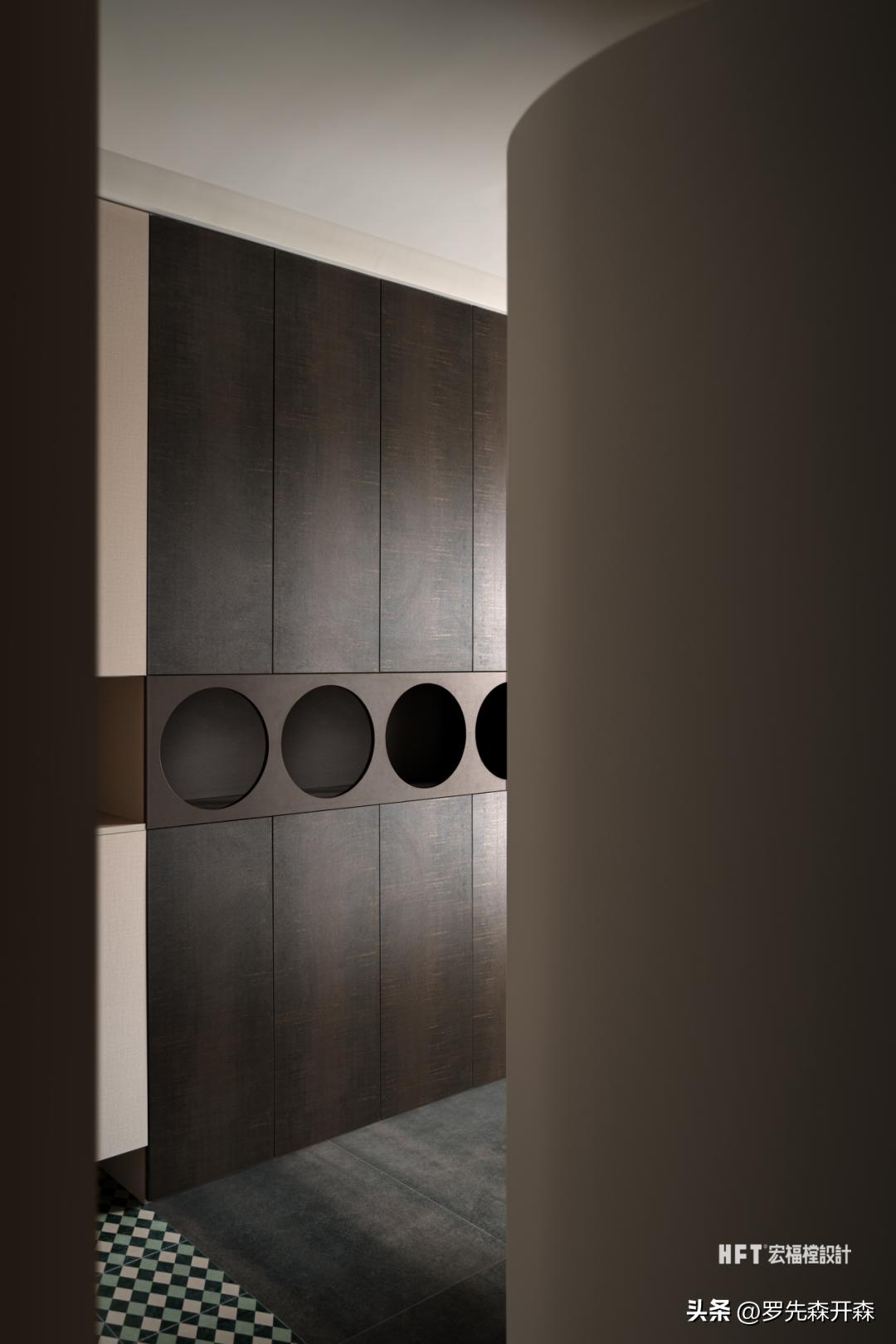 Build a box in an empty room, with complete functions, and link ...