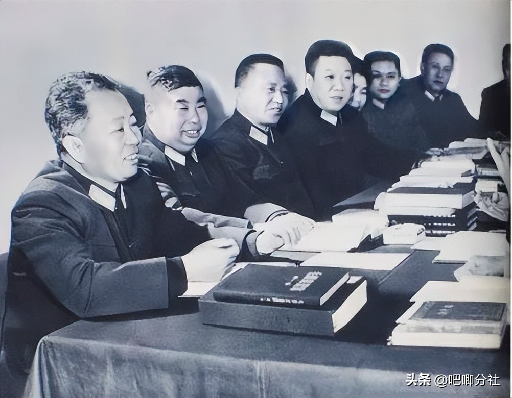 Wu Faxian and him are partners, both at the rank of deputy corps, with