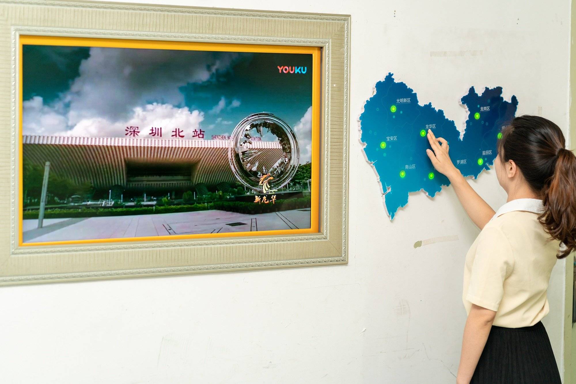 Interactive picture frame audio and video iNEWS