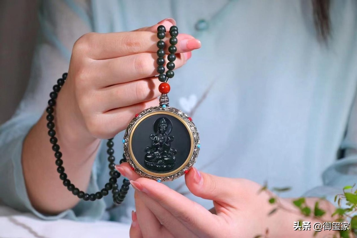 How much is 1 gram of Hetian jade, and the price per gram ranges from