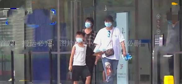 42-year-old Hao Lei brought her twin sons to celebrate her birthday ...