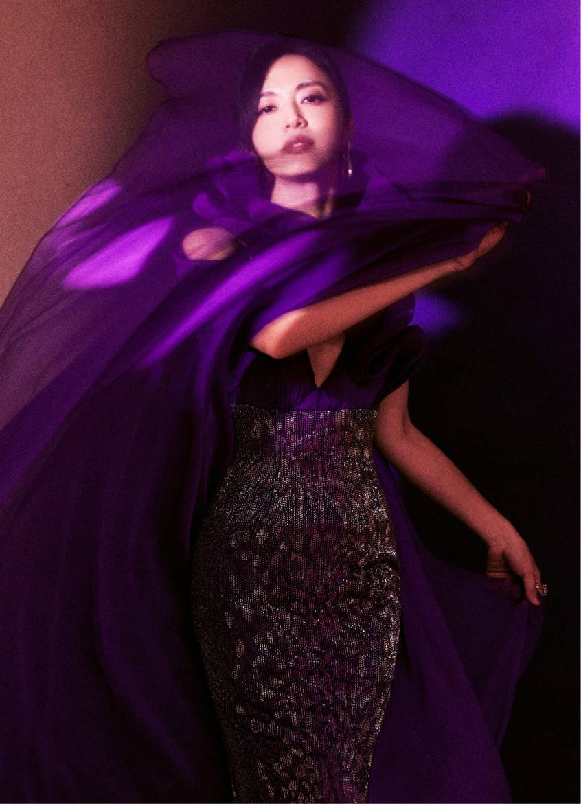 Yao Chen's purple dress on Weibo night is eyecatching iNEWS
