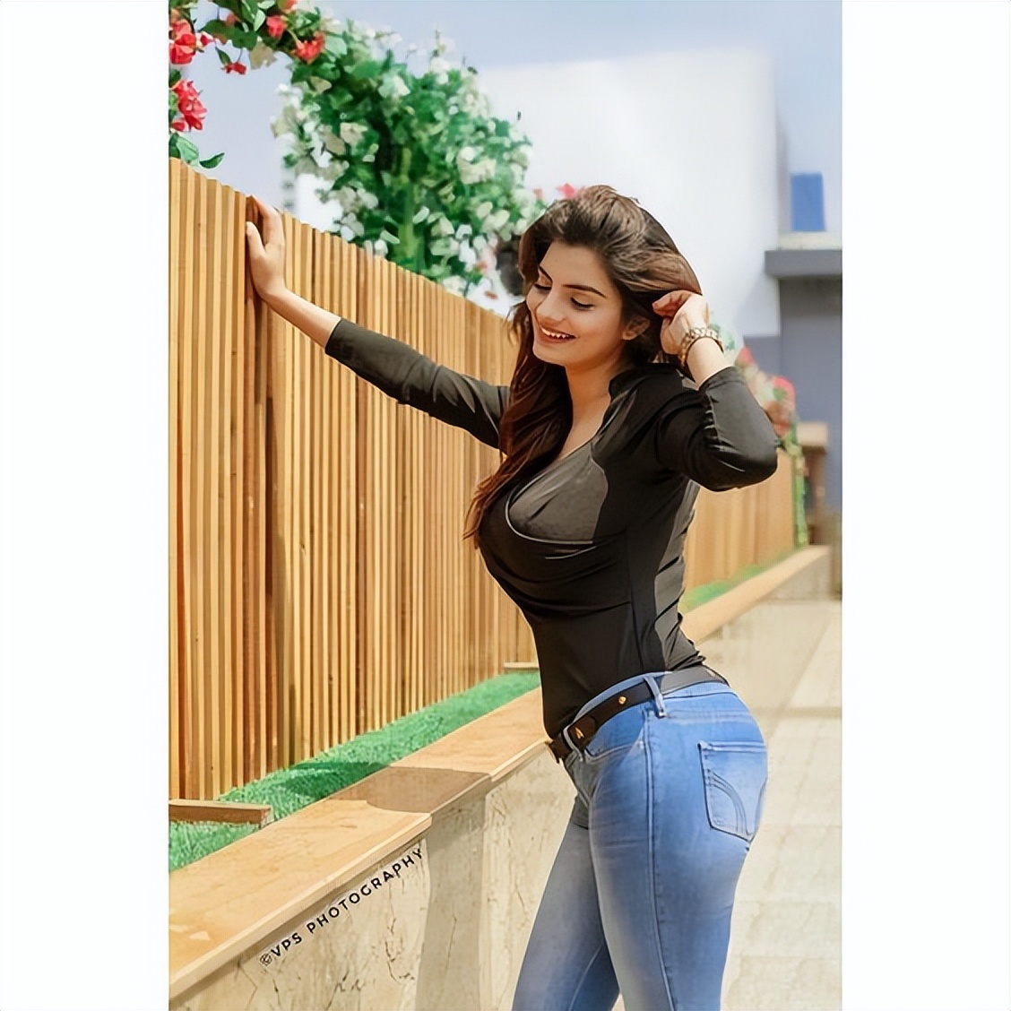 Nepalese are used to bathing naked in the street? Isn't it embarrassing