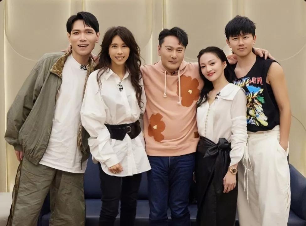Zhang Shaohan and Yang Zongwei are fighting, Karen Mok's sudden words ...