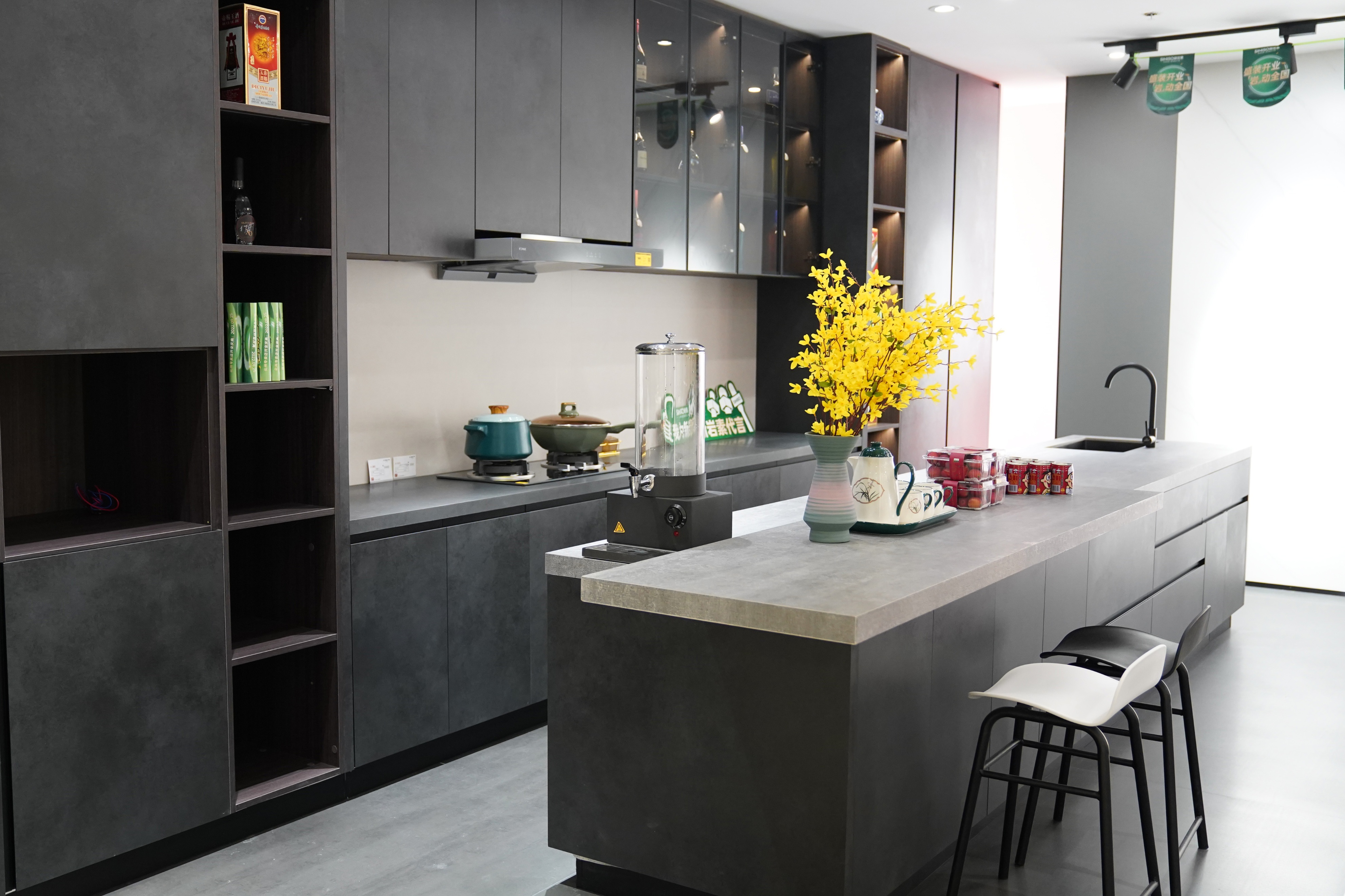 Is slate ok to use in the kitchen? Why do everyone like to use slate