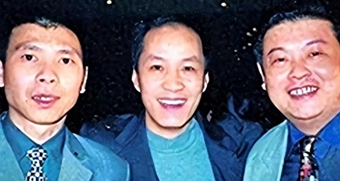Feng Xiaogang directed the funeral, Zhang Guoli delivered a eulogy, and ...