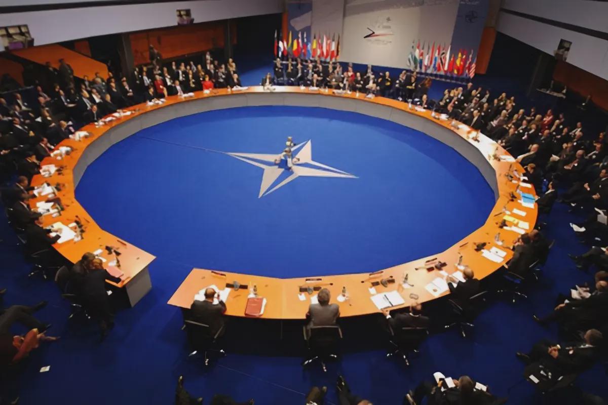 北約不宣而戰，戰場迎來不速之客，普京開始立威，美巨頭被踢出局