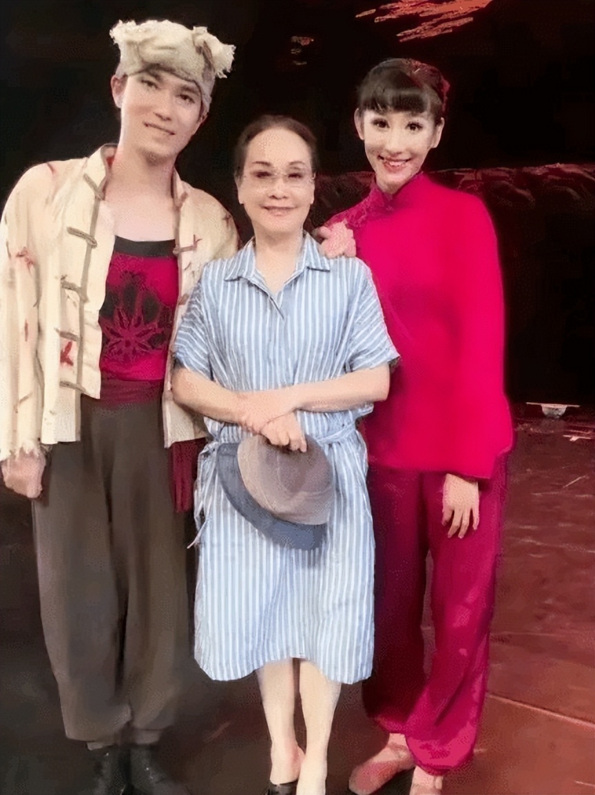79-year-old Li Gu has been wearing a wig to show people, and finally ...