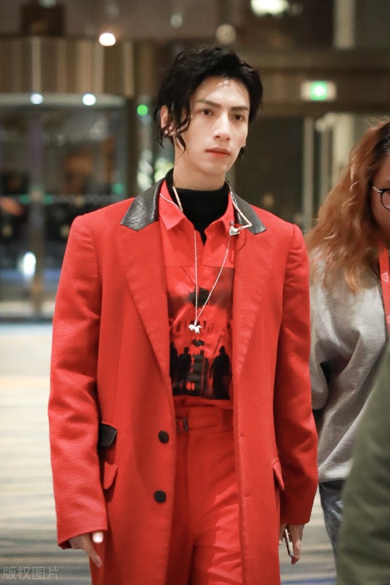 Luo Yunxi's good looks really make people unable to keep their eyes ...