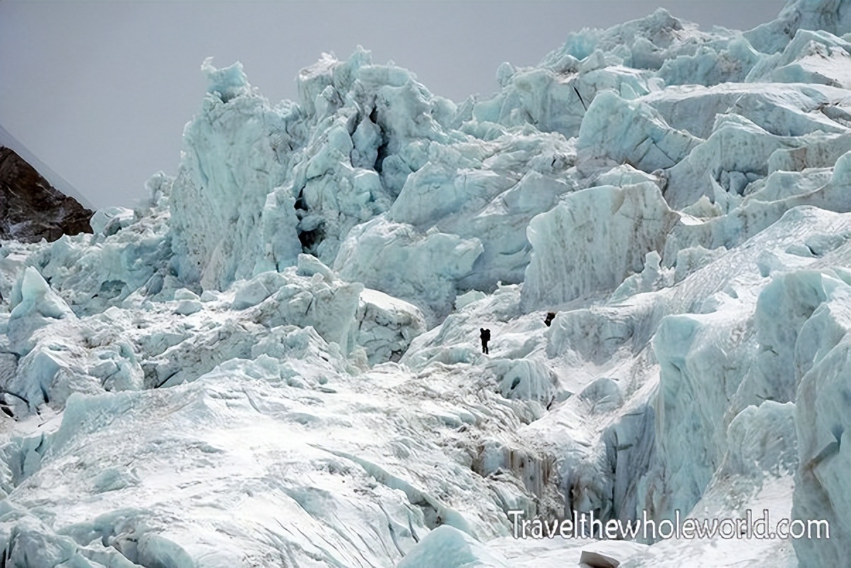 What makes Mount Everest so dangerous? iNEWS