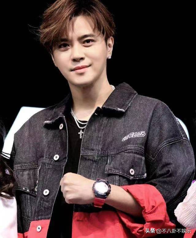 Luo Zhixiang made a "transgender" comeback in Thailand, shy and ...