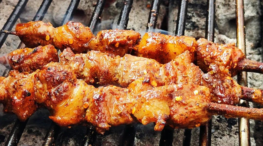 Hundreds of delicacies come together in Gejiu!Sweet, sour, spicy and ...