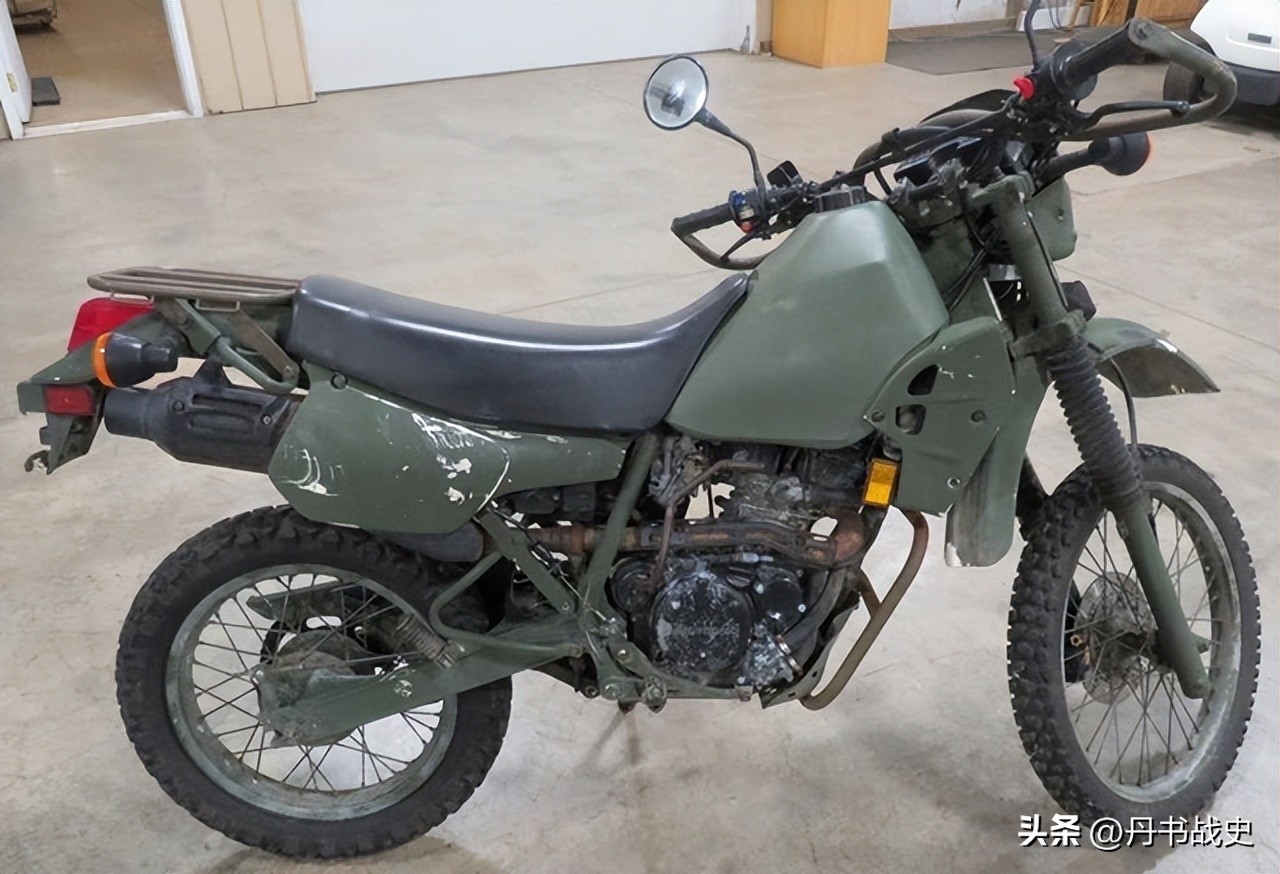 Kawasaki M1030 Military Motorcycles Kawasaki M1030, a military motorcycle modified from a civilian