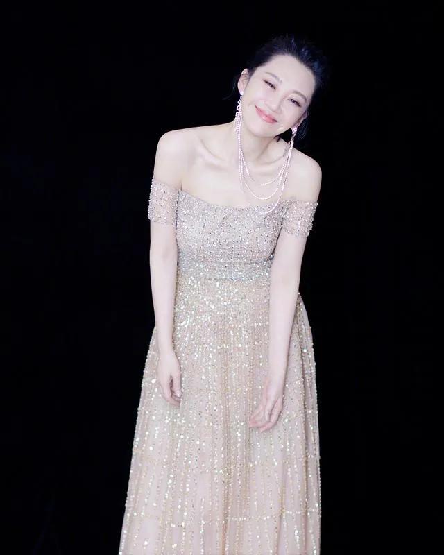 Xu Qing: Sexy and elegant, charming and elegant, beautiful and charming ...