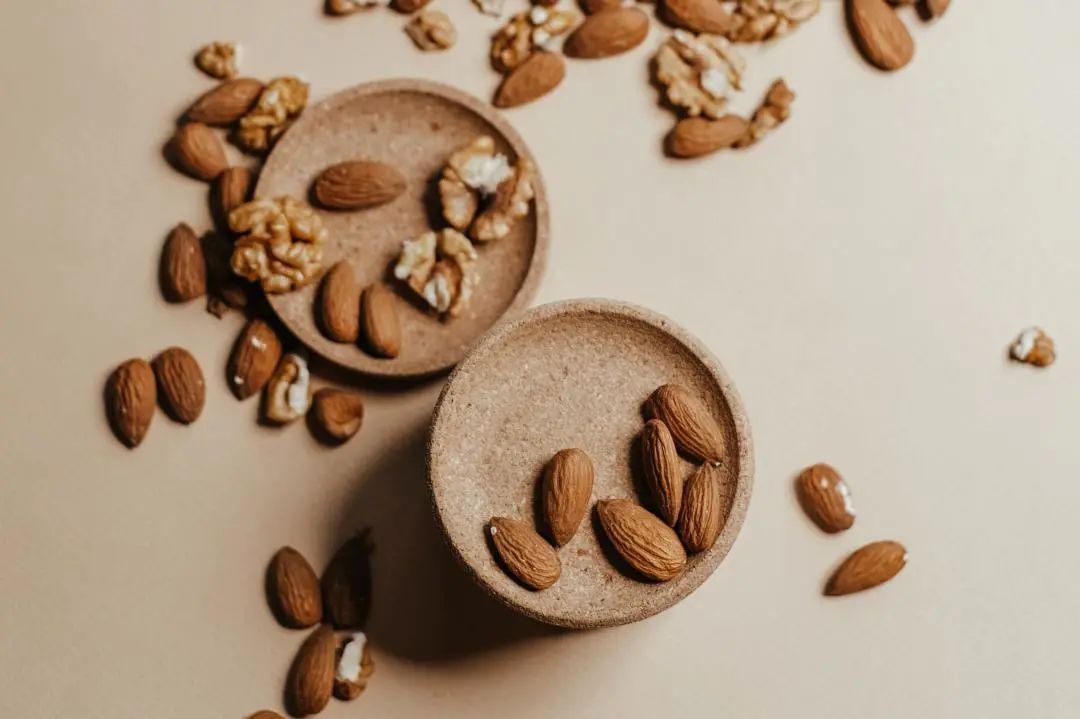 An Lingrong died of poisoning after eating almonds. Are almonds really