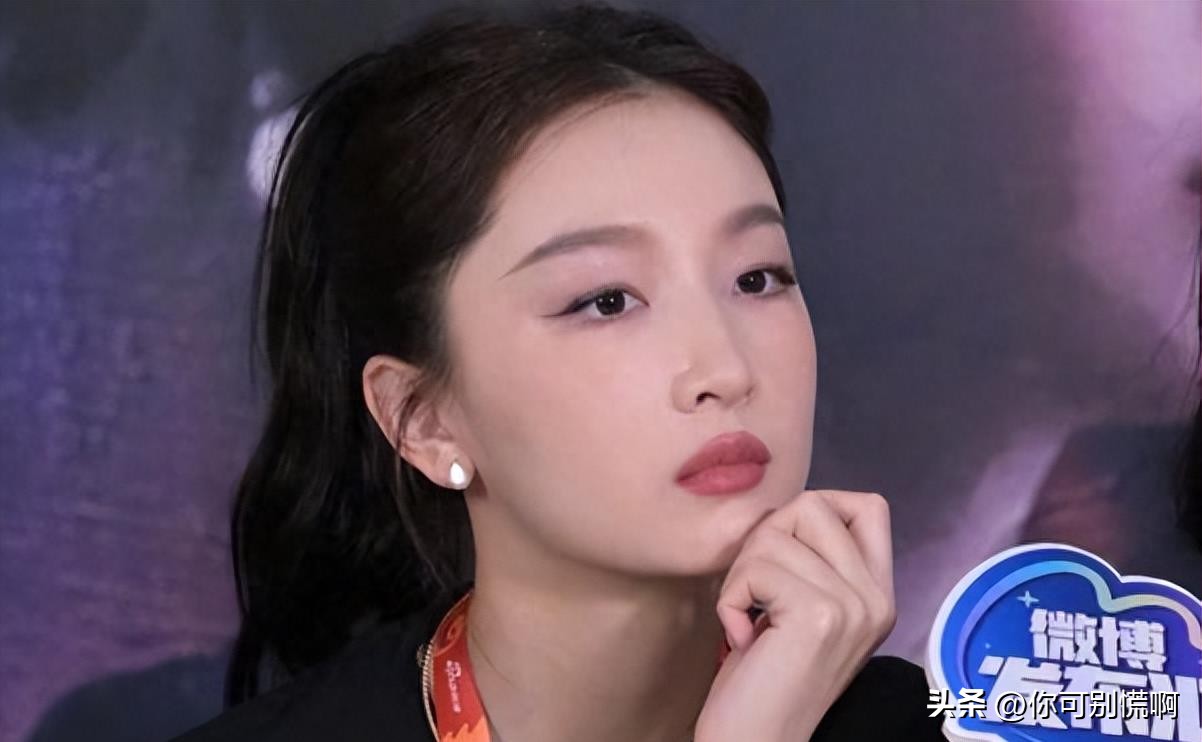 Chinese Actress Zhou Dongyu Called Inconsiderate For Plucking Mulberries  In Beijing Park - 8days