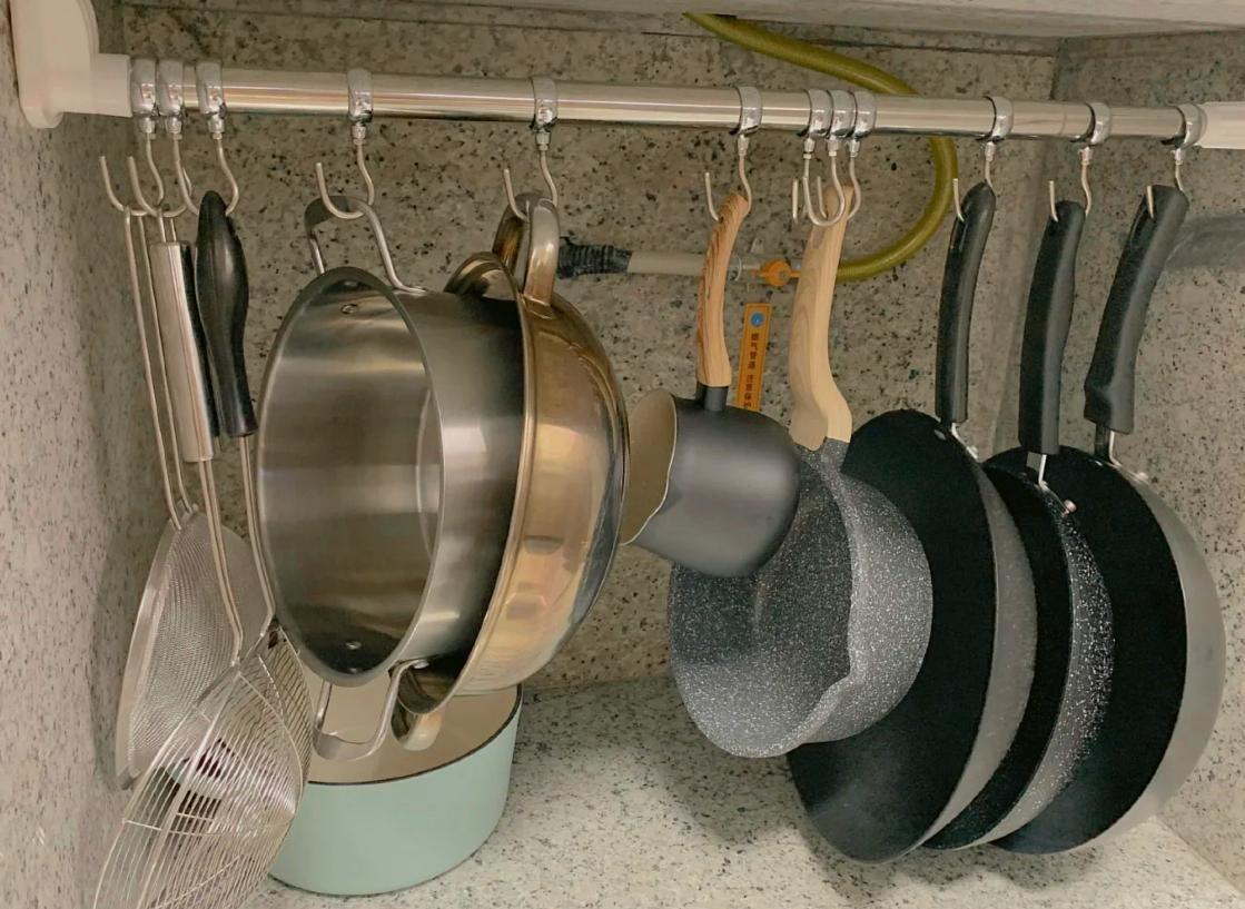 The stainless steel pot is burnt, and the black stains cannot be wiped