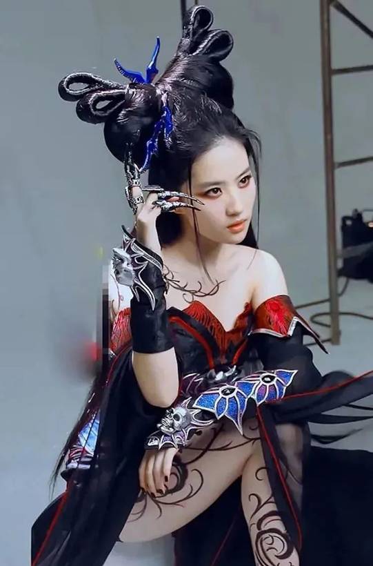 After a lapse of 16 years, Liu Tianxian finally returned to the costume ...