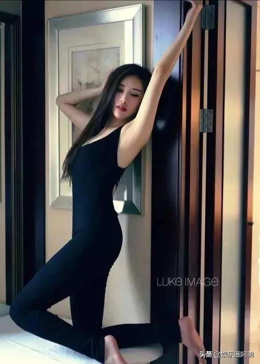 Mainland model Zhou Yanxi