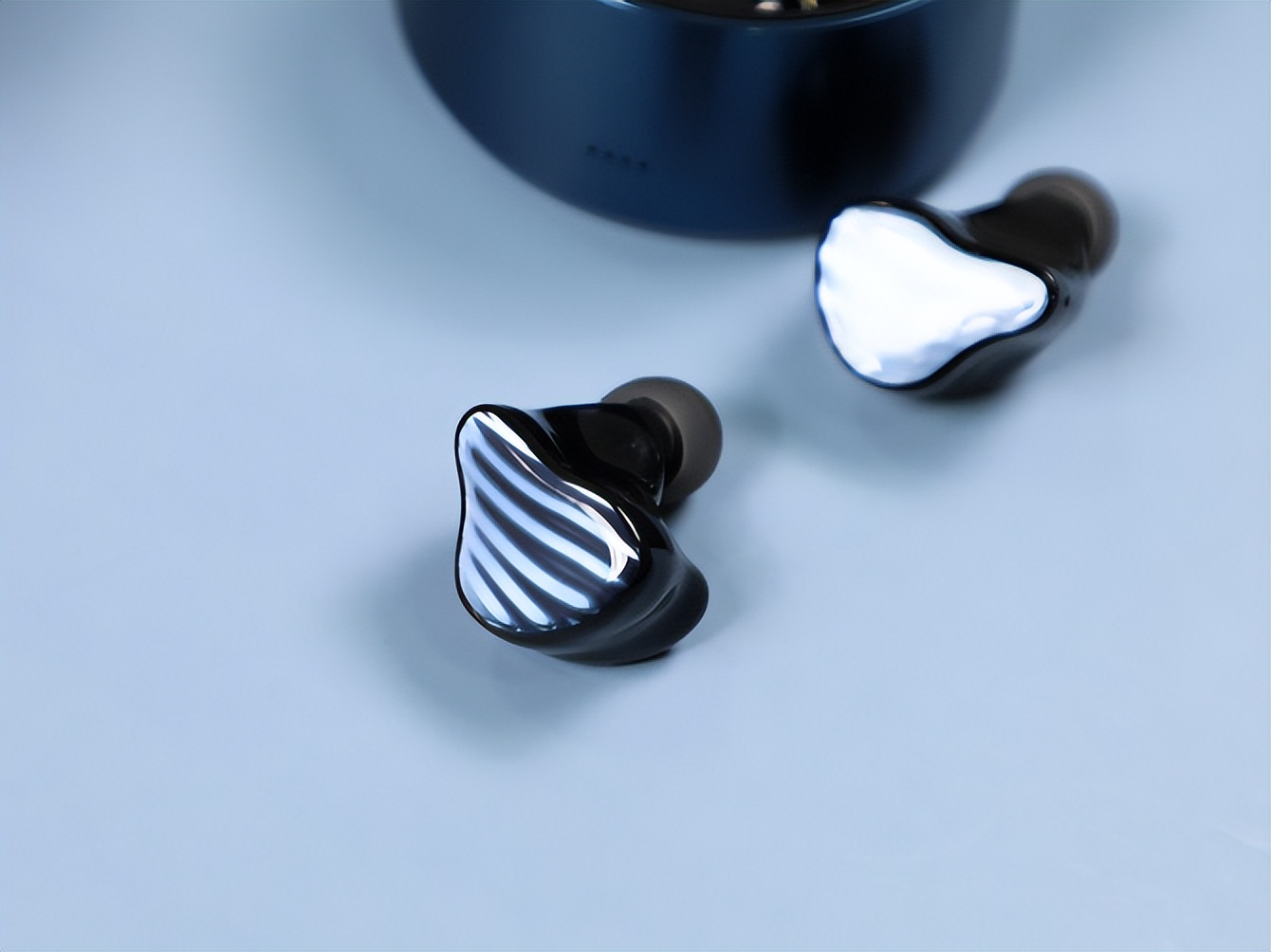 Swans AW75 Bluetooth headset excellent quality, setting a new benchmark for flagship true