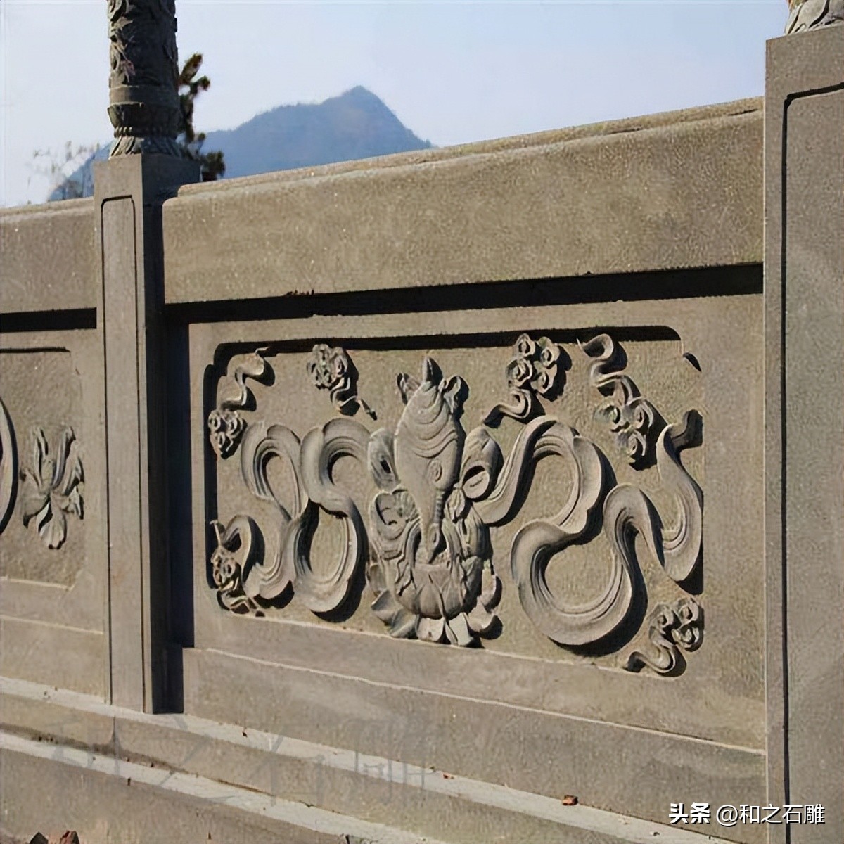 The implication of different patterns carved on the stone railings - iMedia