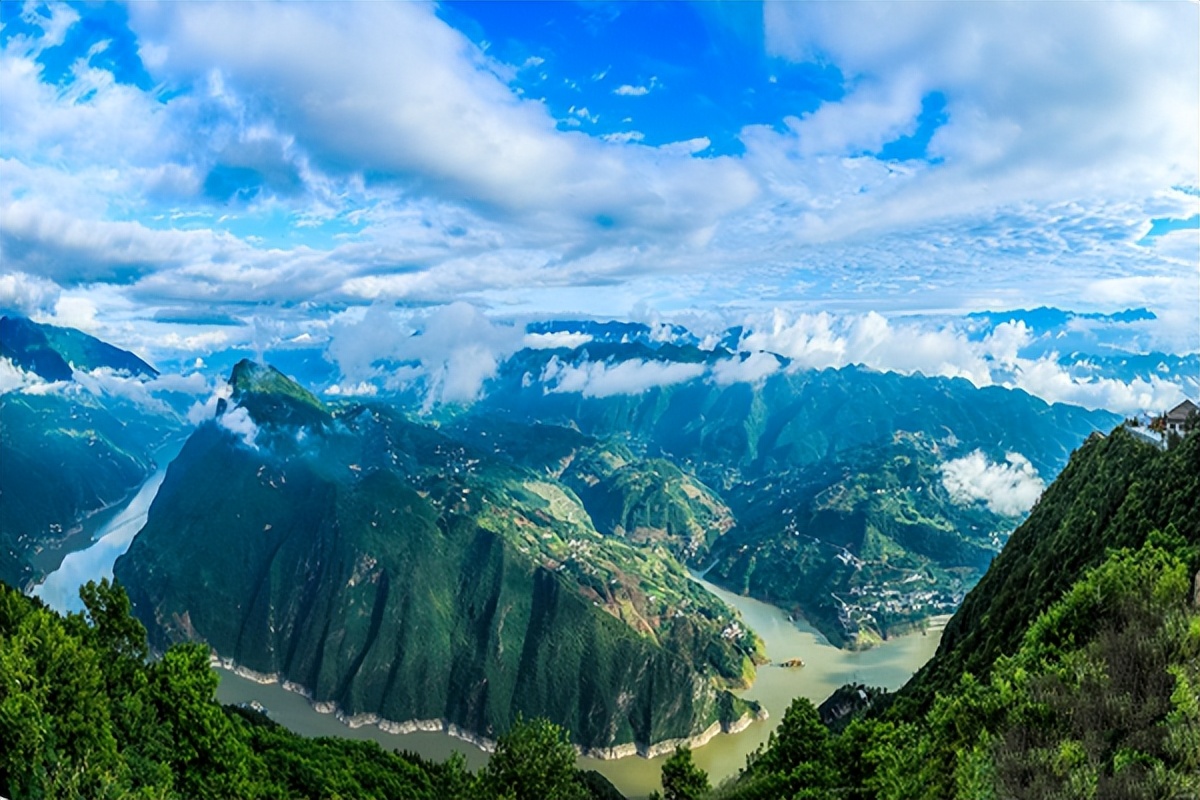 A Section of Clouds in Wushan · Clouds and Mist at the Mouth of Wu ...