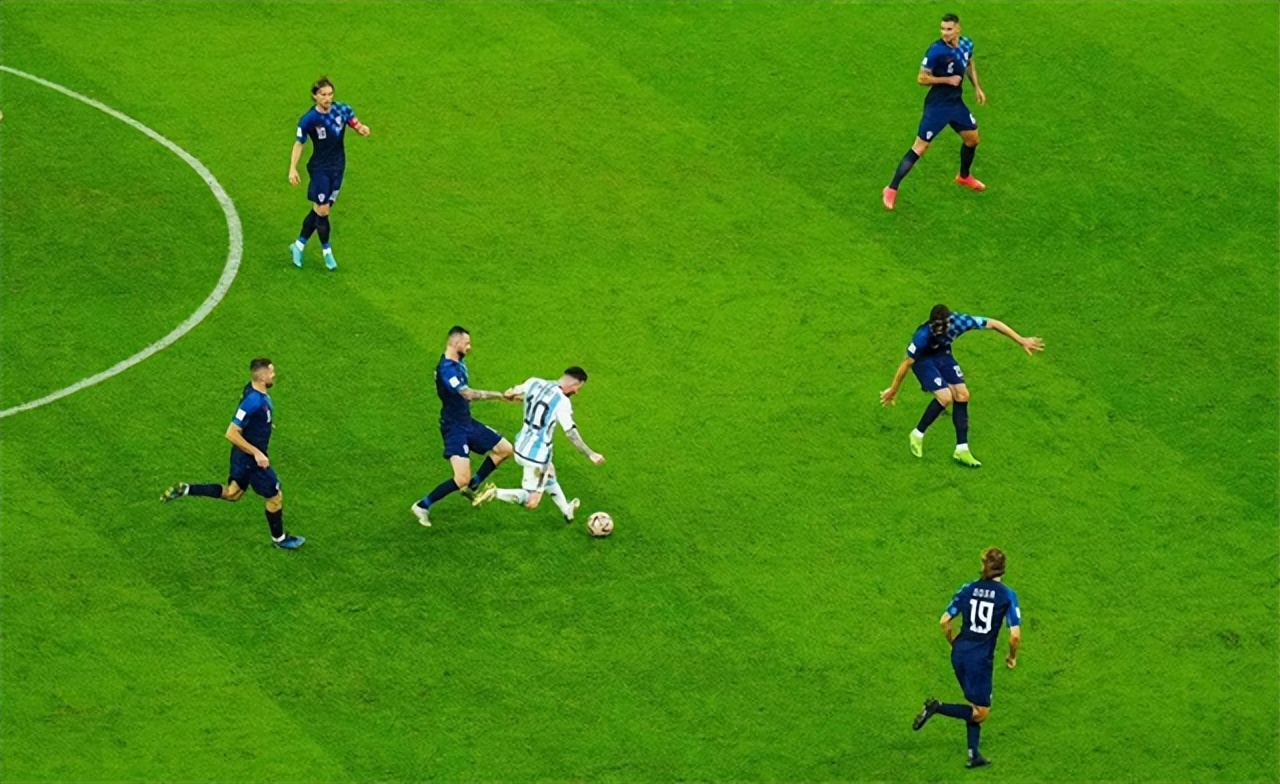 It was revealed that Messi was injured!The reporters on the scene