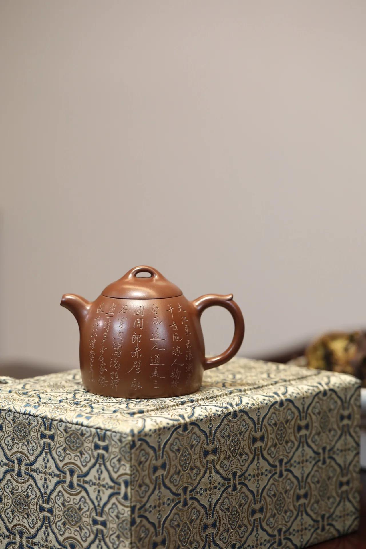 The Purple Clay Teapot Is Made By Hand And The Raw Materials Are Easy