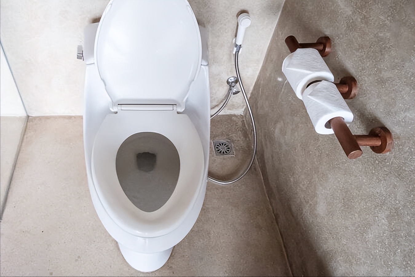 What should I do if the toilet seat is moldy?Don't change the glass